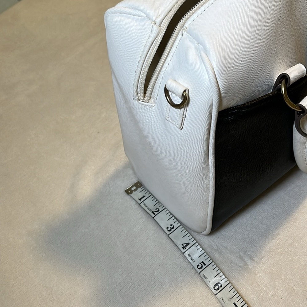 Chic Black and White Satchel/ cross body - Picture 4 of 8